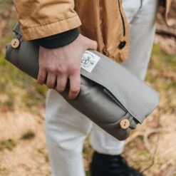 Matelas De Voyage Pour Chien Enroulable Compass Band & Roll -Hariet & Rosie 257602689 2992322254313796 2558465780929441433 n