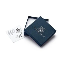 Collier Pour Chat En Cuir Louis Wain 13 Collier Pour Chat En Cuir Louis Wain -Hariet & Rosie Cheshire WainLouisWainGiftBox 1800x1800 9f4790d1 5810 4aa0 93fe 86f660486d5a