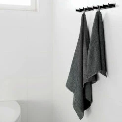 Serviette De Toilette Gaufrée En Lin (3 Couleurs) 7 Serviette De Toilette Gaufrée En Lin (3 Couleurs) -Hariet & Rosie Kind pellavapyyhe musta