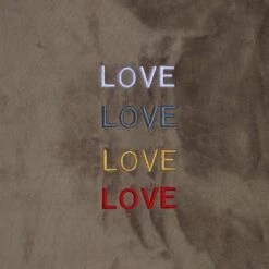 Coussin Pour Chien Personnalisé (rond) -Hariet & Rosie LoveTaupe 1800x1800 e6bfe58f dc2b 4d78 82ed c90a733da144